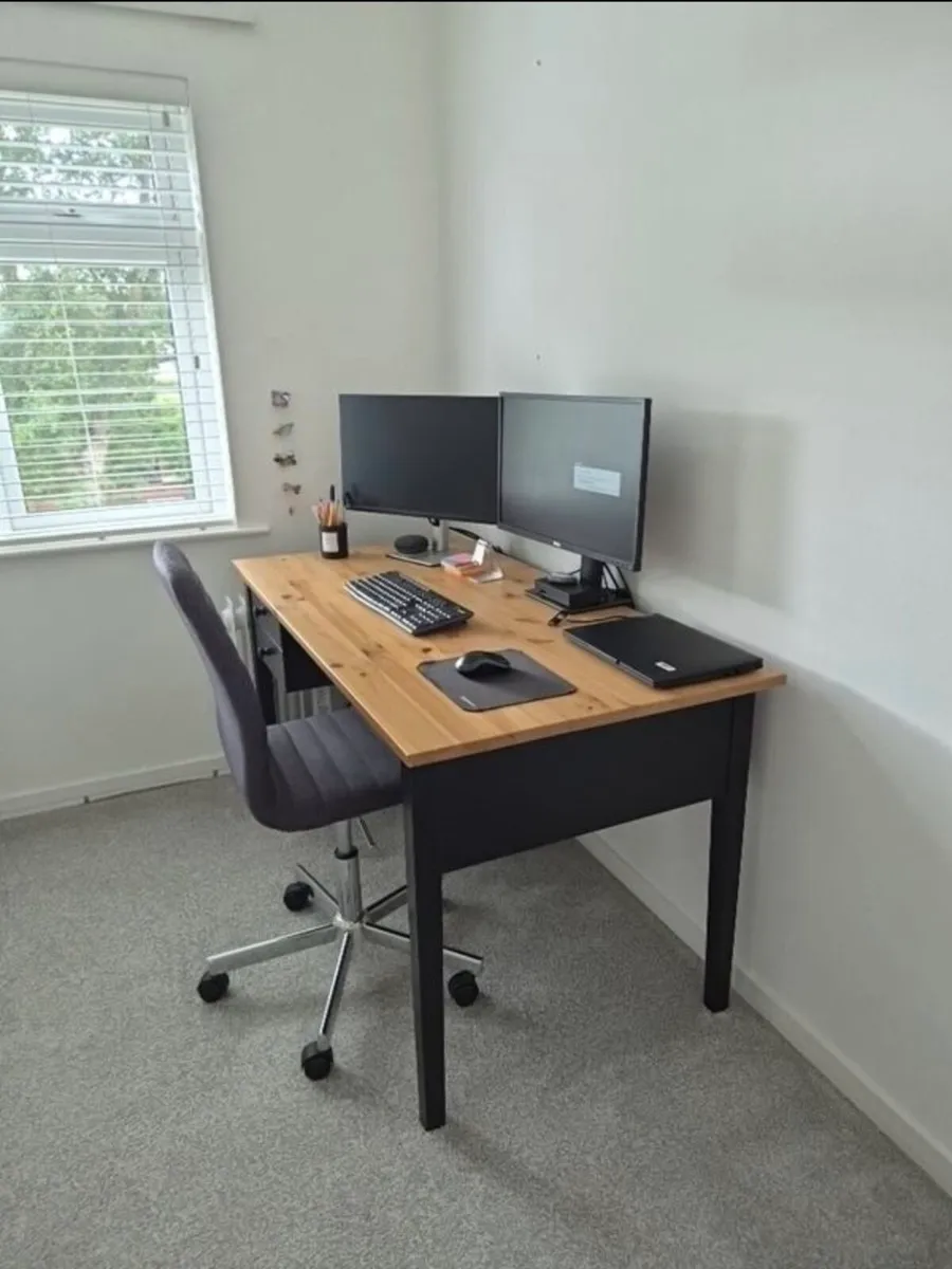 Office desk - Image 1