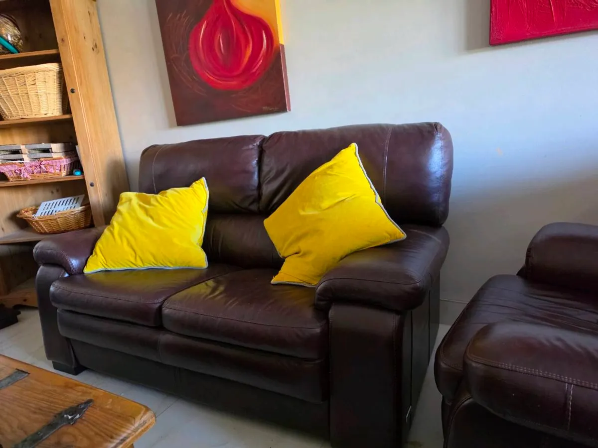 Brown Leather 3 piece 2.5 Seater and 2 Armchairs - Image 3