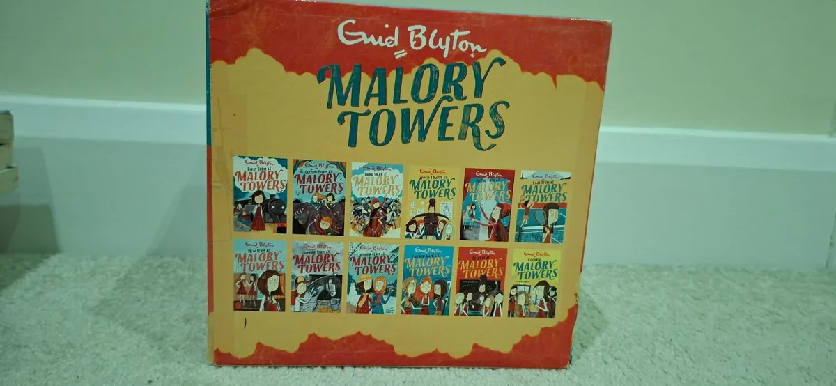 Box Set of 12 Malory Towers Books by Enid Blyton - Image 1