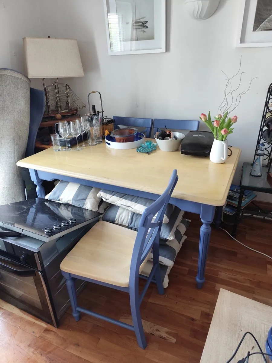 Kitchen table & 4 chairs - Image 1