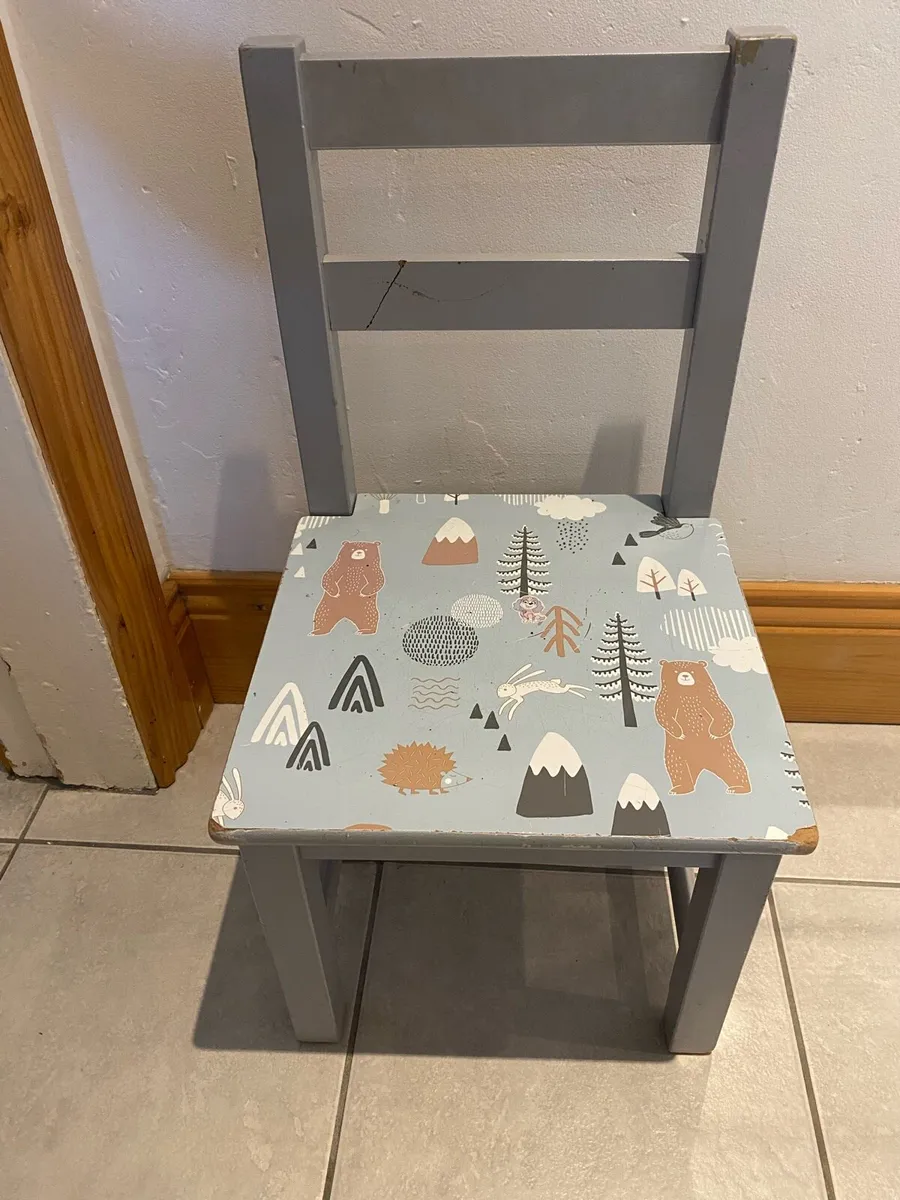 Kids table an chairs - Image 2