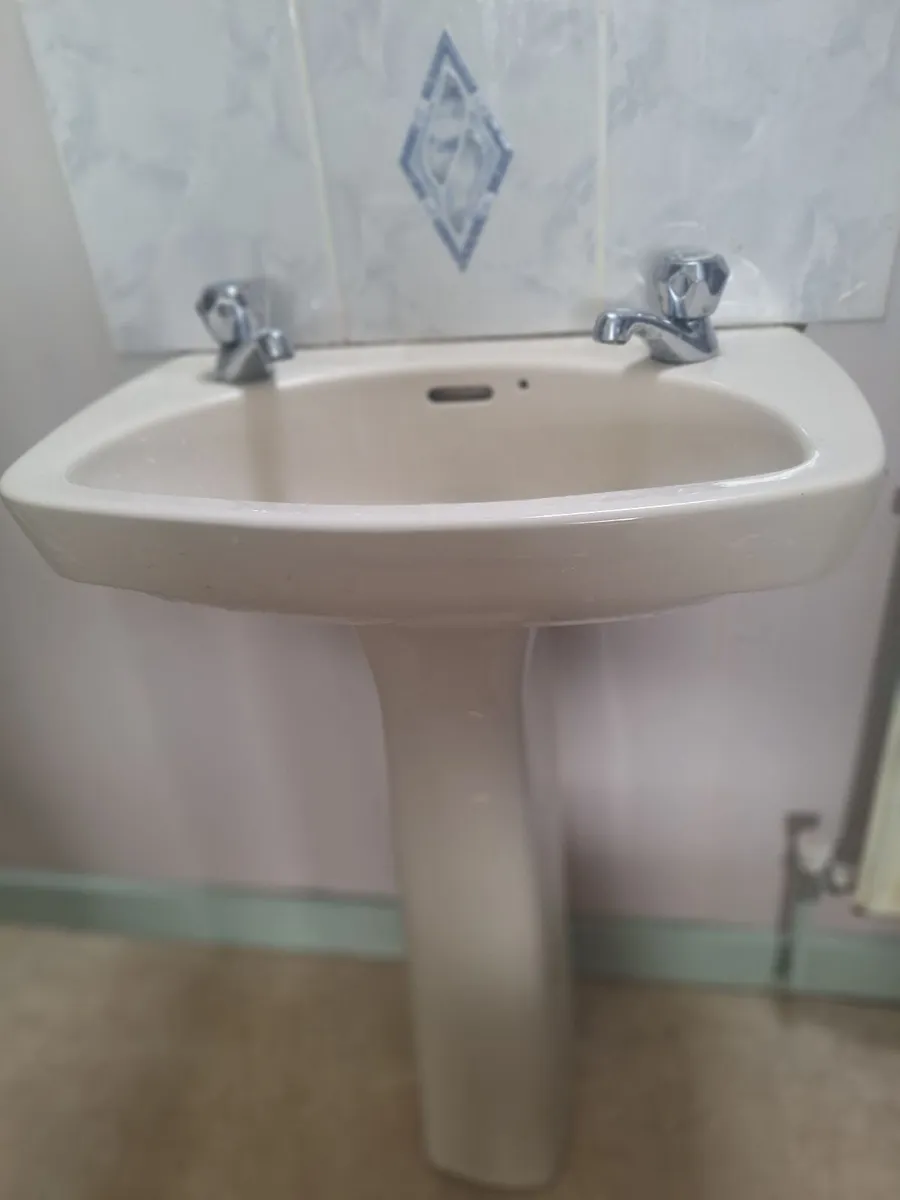 Toilet bowl & cistern and sink & pedestal - Image 2