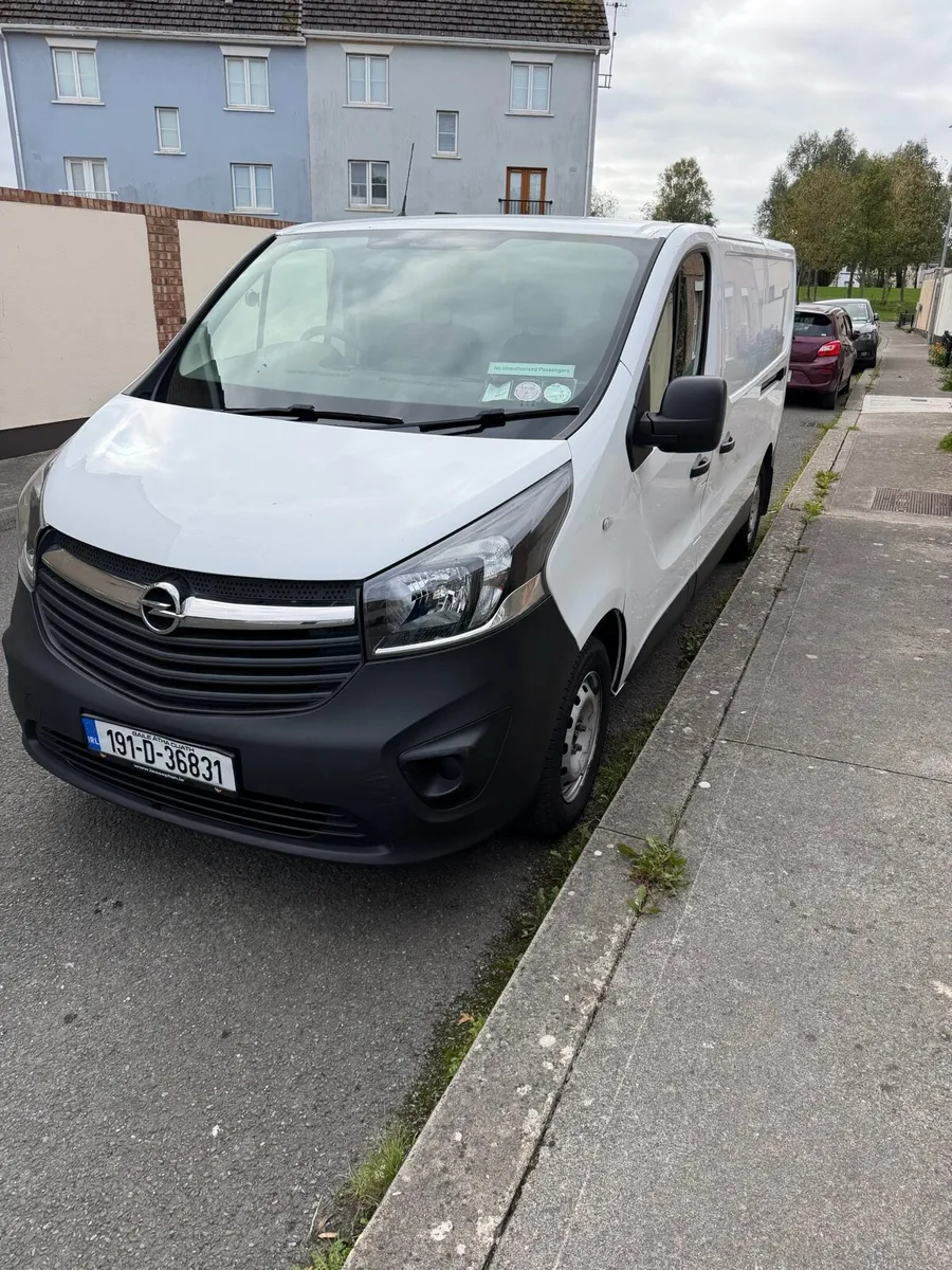 Vivaro low mileage - Image 1