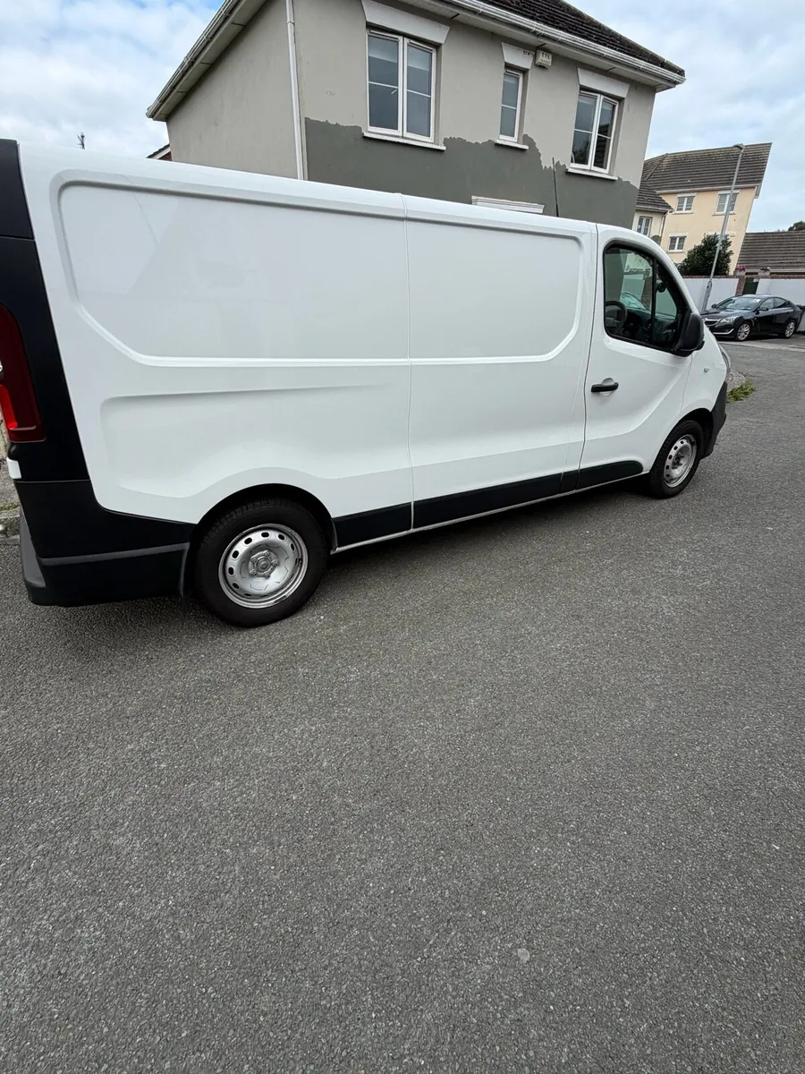 Vivaro low mileage - Image 3
