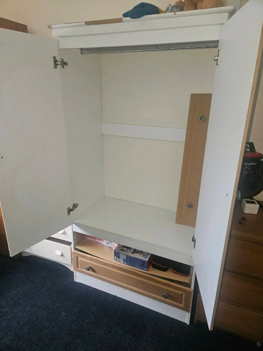 Double wardrobe - Image 2