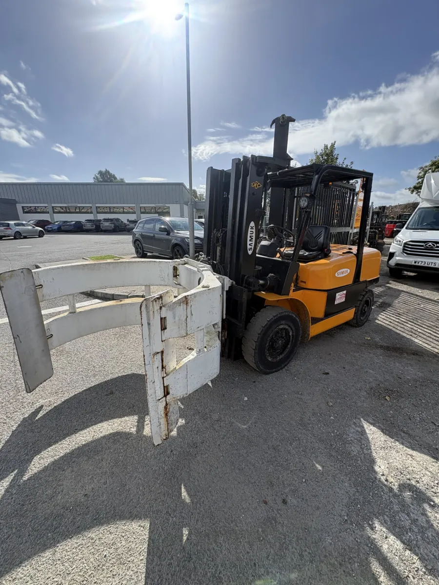 4 Ton Forklift with Paper Clamp - Image 2