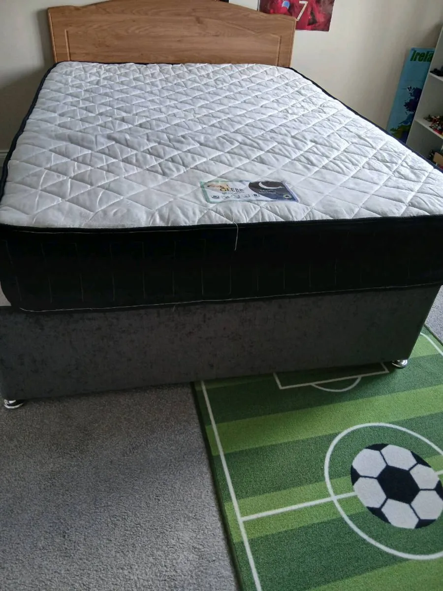 Bed - Image 1