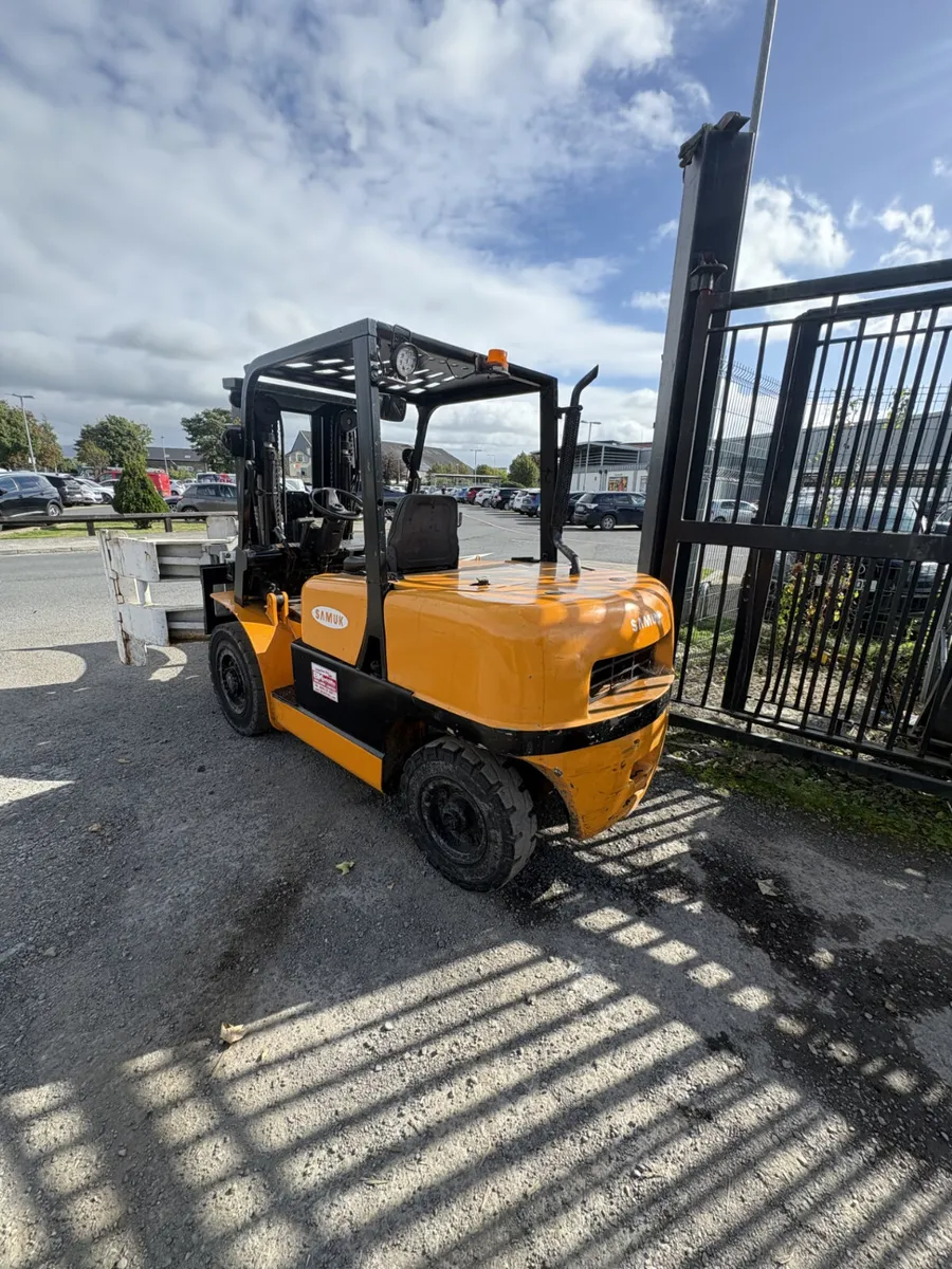4 Ton Forklift with Paper Clamp - Image 4