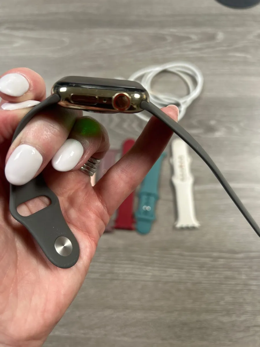 Apple Watch series 9 stainless steel - Image 3