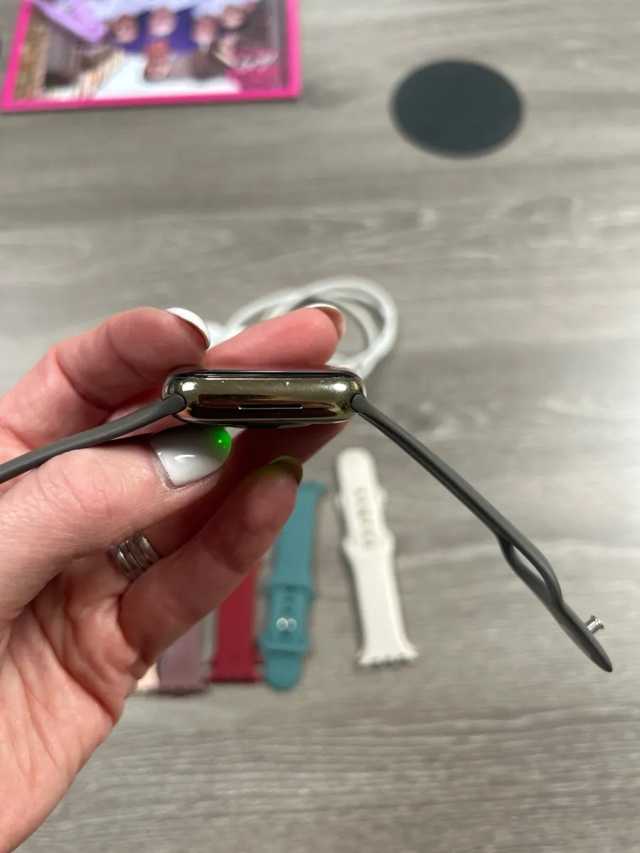 Apple Watch series 9 stainless steel - Image 4