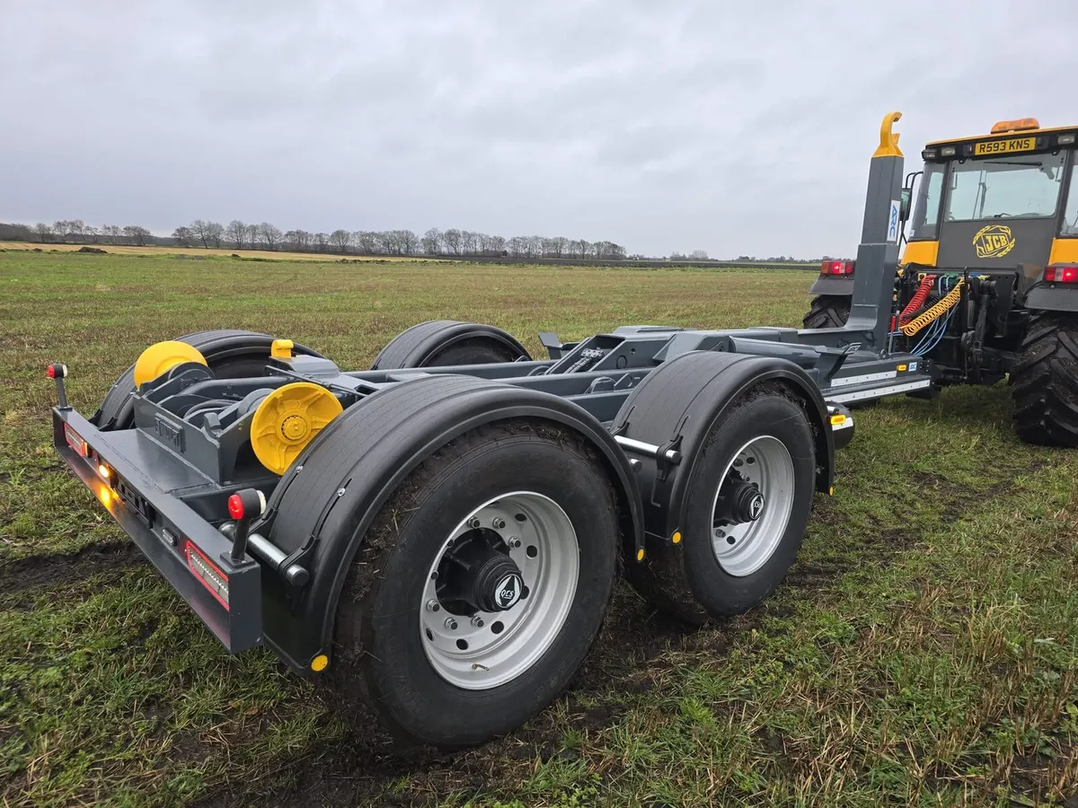 HOOKLIFT TRAILERS – TWIN & TRI AXLE AVAILABLE - Image 1