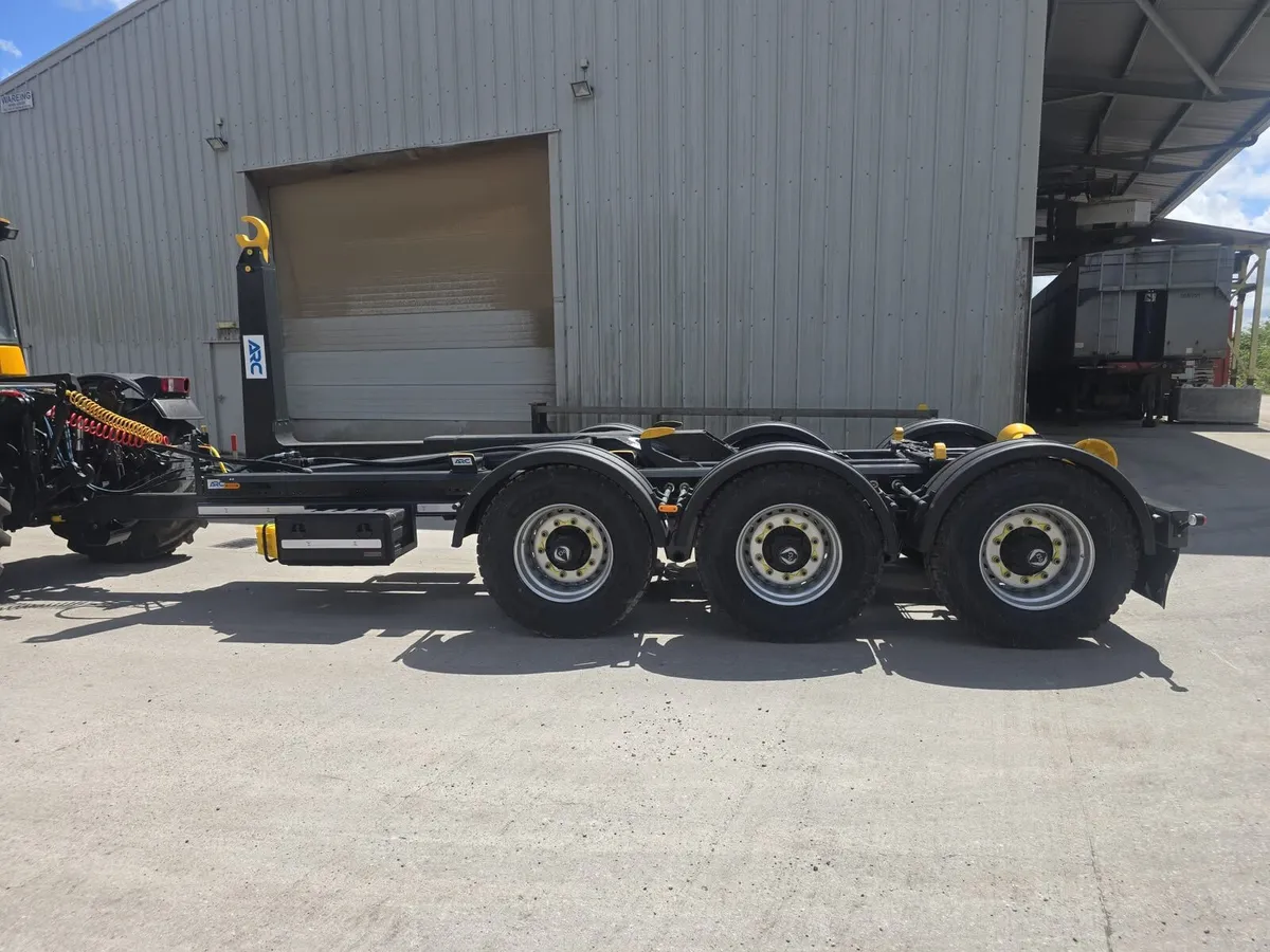 HOOKLIFT TRAILERS – TWIN & TRI AXLE AVAILABLE - Image 2