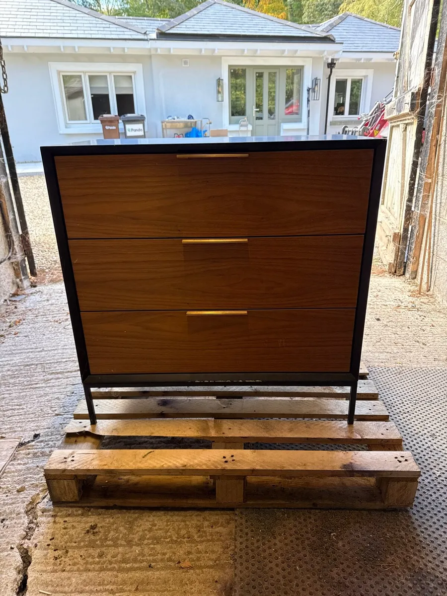 Chest of drawers FREE to take away