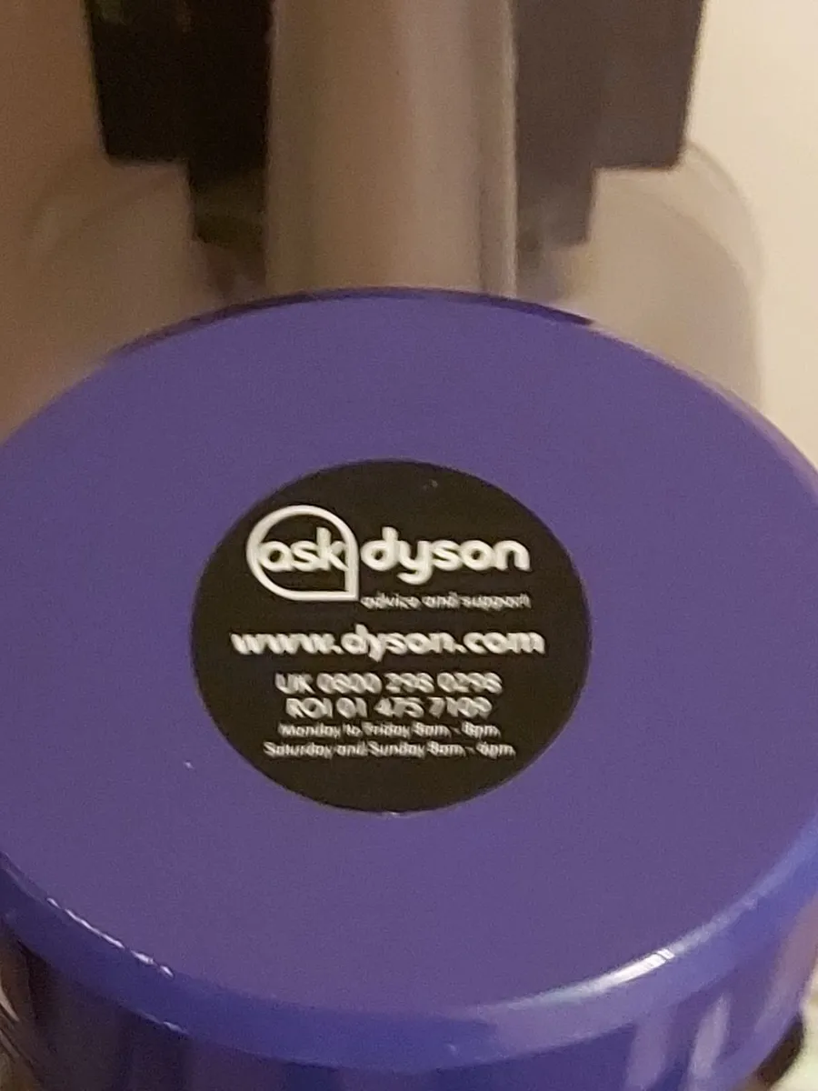 DYSON V7 Motohead, with charger, excellent conditi - Image 3