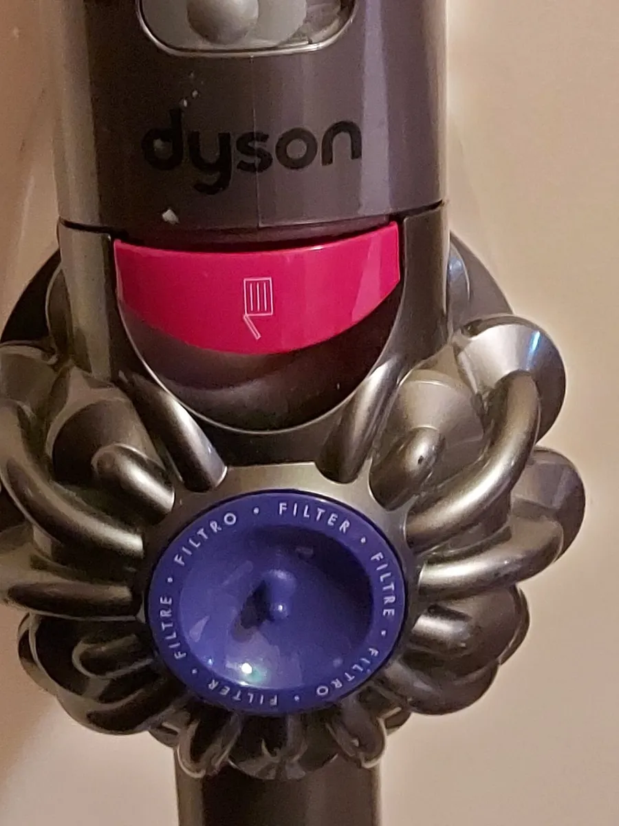 DYSON V7 Motohead, with charger, excellent conditi - Image 2