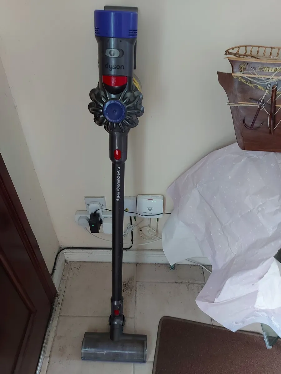 DYSON V8 Animal Extra cyclone Vacuum Cleaner, in v - Image 1