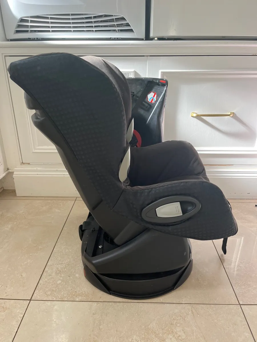 Maxi Cosi Axis car seat - Image 2