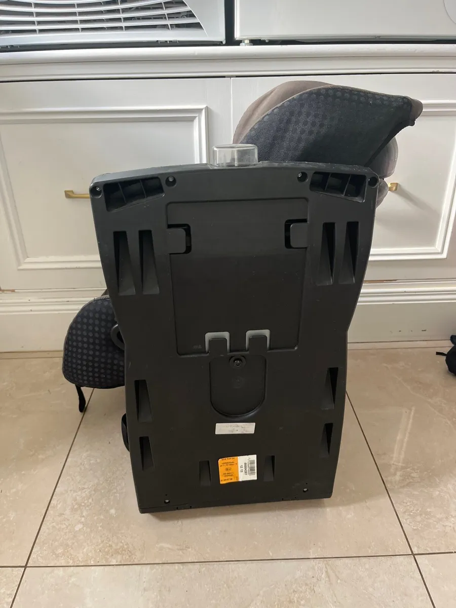 Maxi Cosi Axis car seat - Image 4