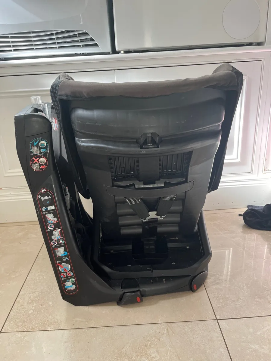 Maxi Cosi Axis car seat - Image 3