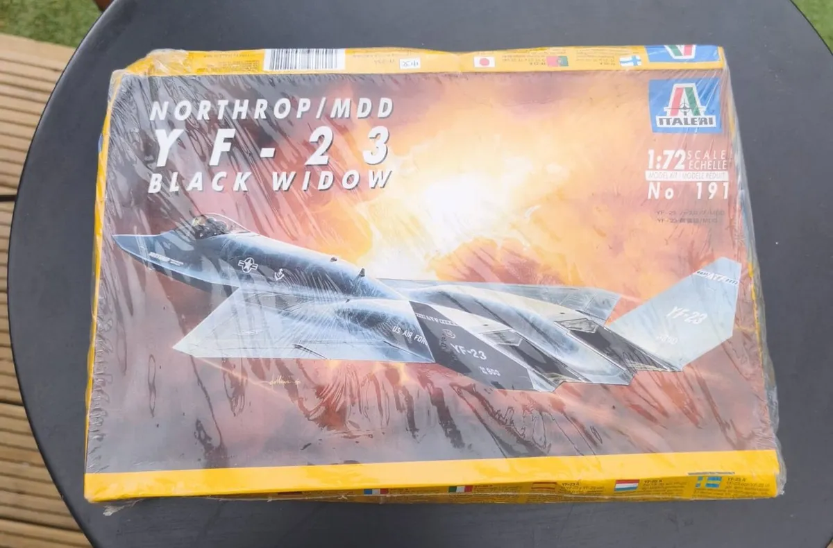 Vintage Aircrafts and cars model kits - Image 1