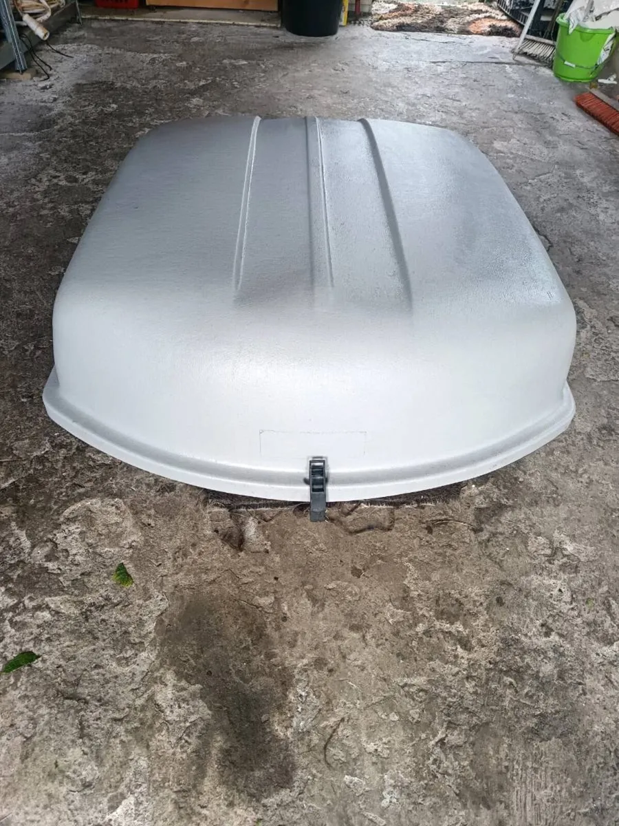 Roof box - Image 1