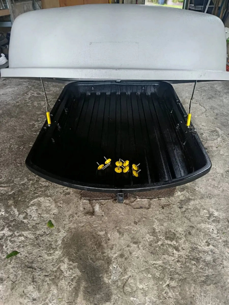 Roof box - Image 2