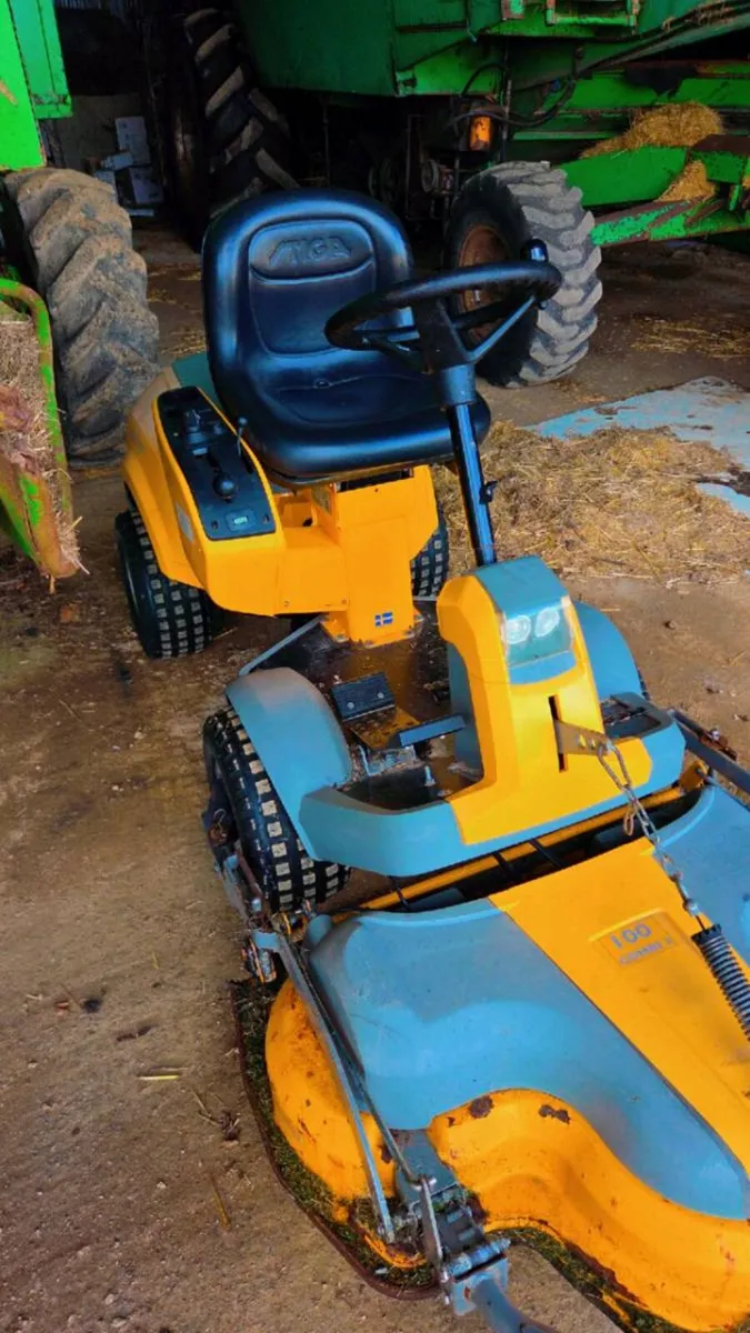 Stiga ride on lawnmower - Image 1