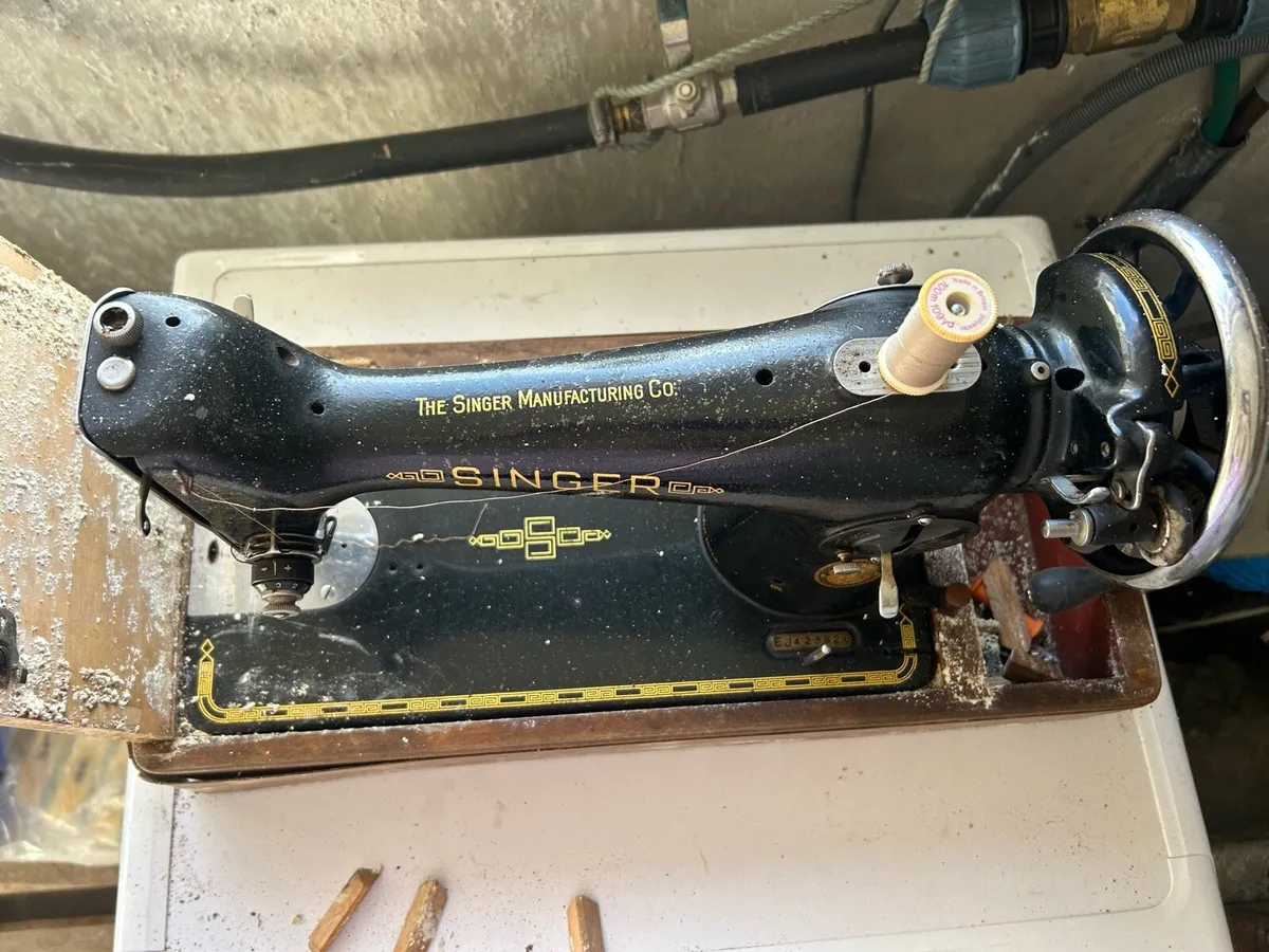 Vintage Singer Sewing Machine - Image 2