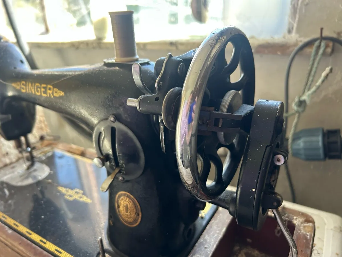 Vintage Singer Sewing Machine - Image 3