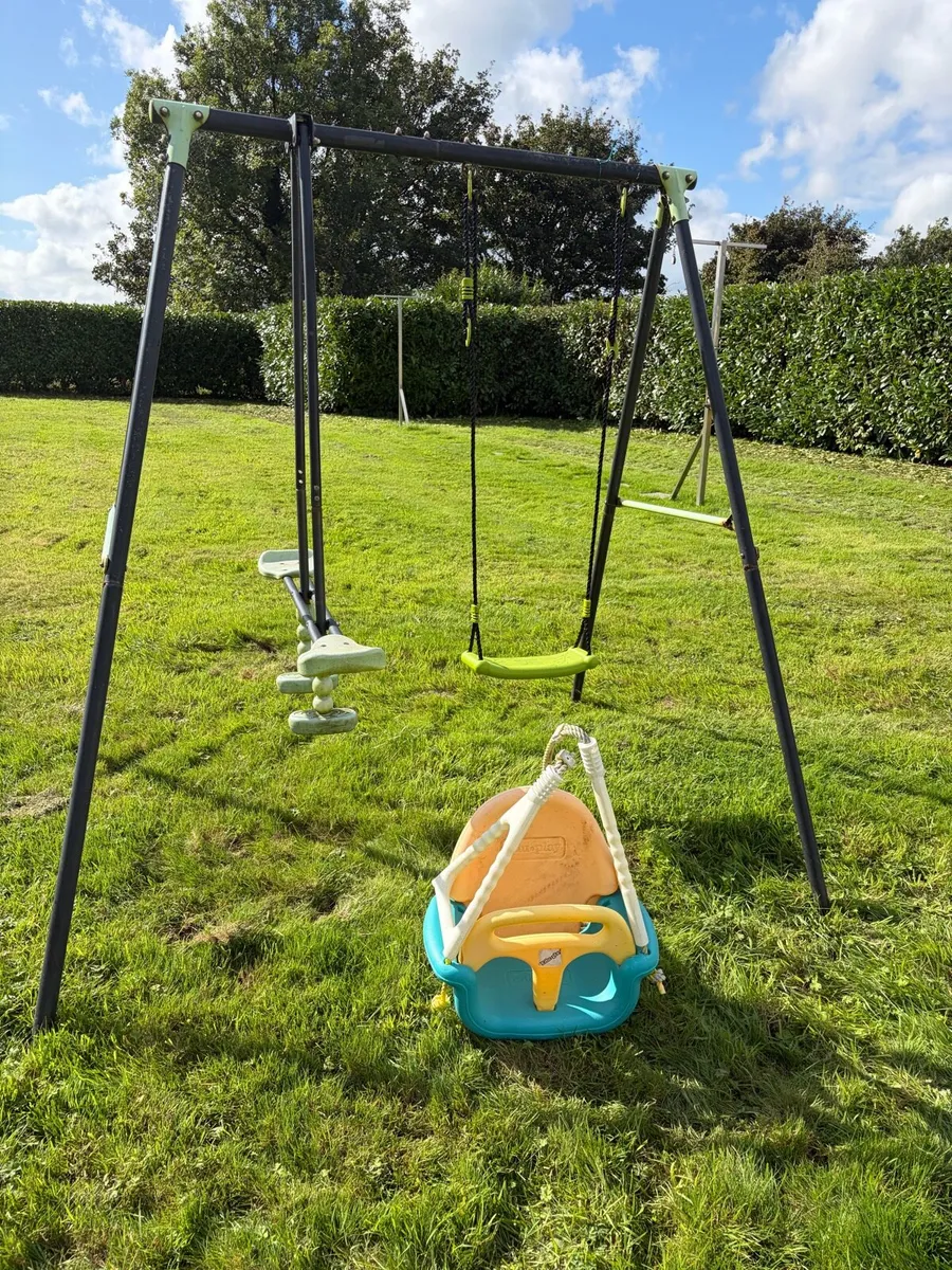 Kids swing and see-saw - Free to take away - Image 1