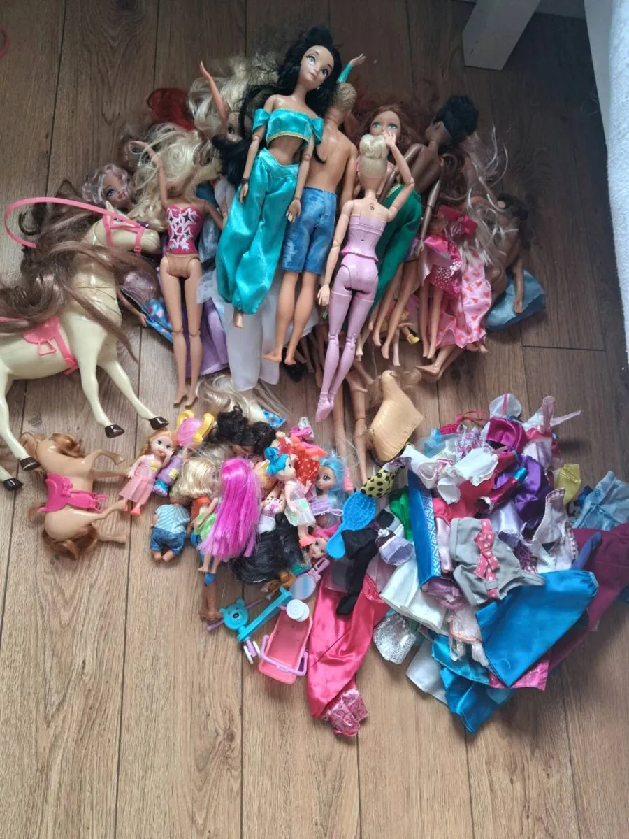 Doll house and barbie.bundle - Image 2