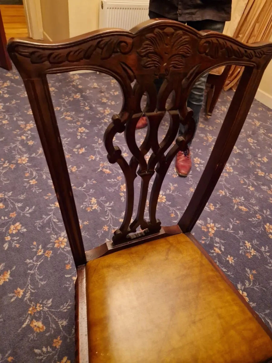 Table and chairs - Image 3