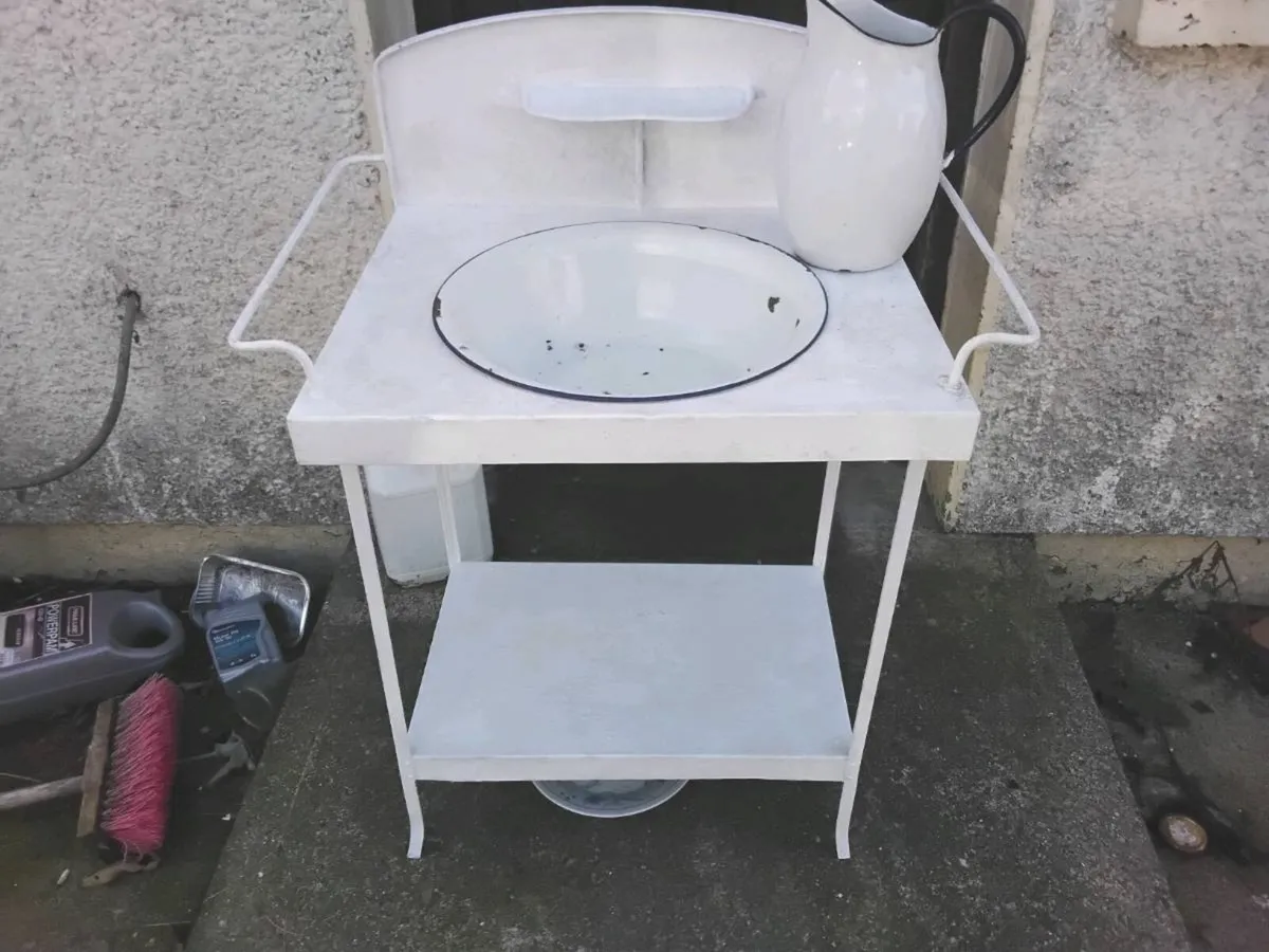 Old wash basin  used in bedrooms lovely  condition