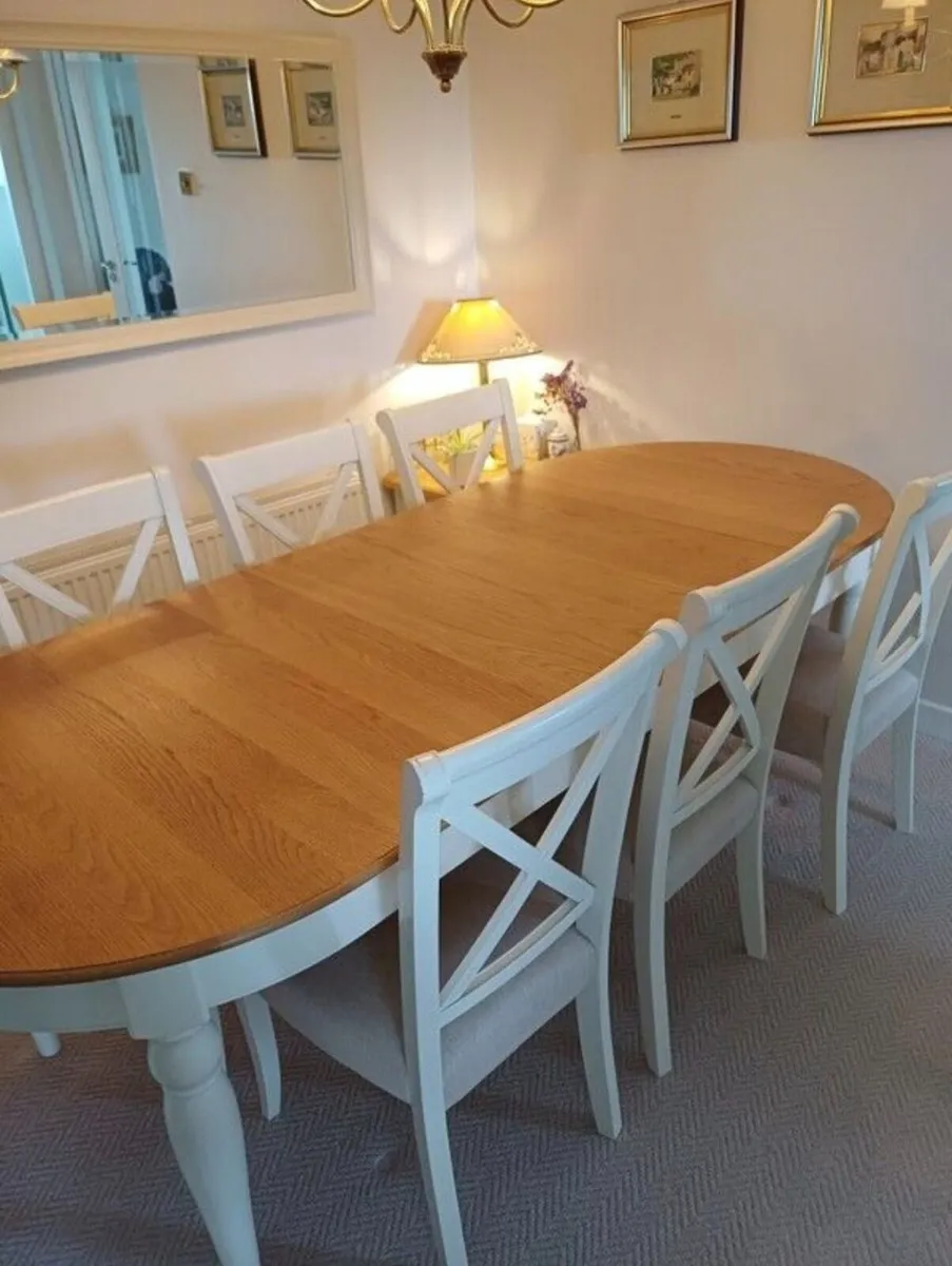 Extendable Dining table and chairs excellent condi - Image 1