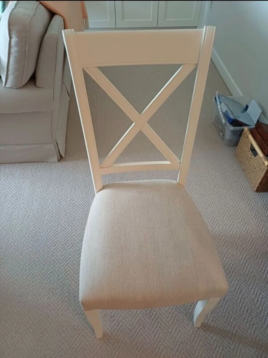 Extendable Dining table and chairs excellent condi - Image 4