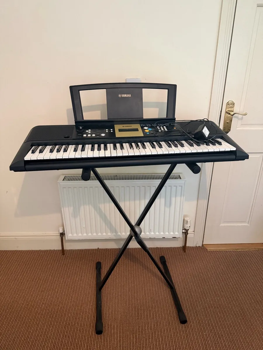 Yamaha YPT-200 Electronic Keyboard + Stand - Image 1