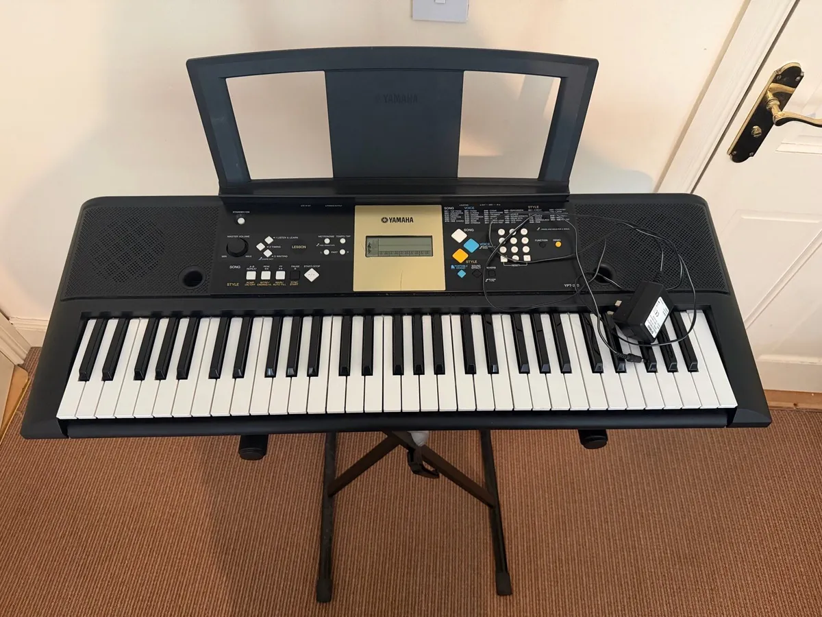 Yamaha YPT-200 Electronic Keyboard + Stand - Image 2