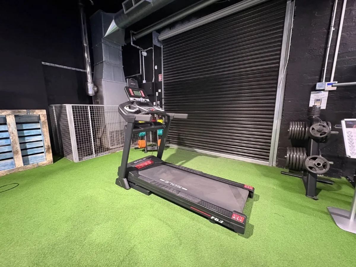 Sole F63 Folding Treadmill| 3 CHP | 19 km/h - Image 1