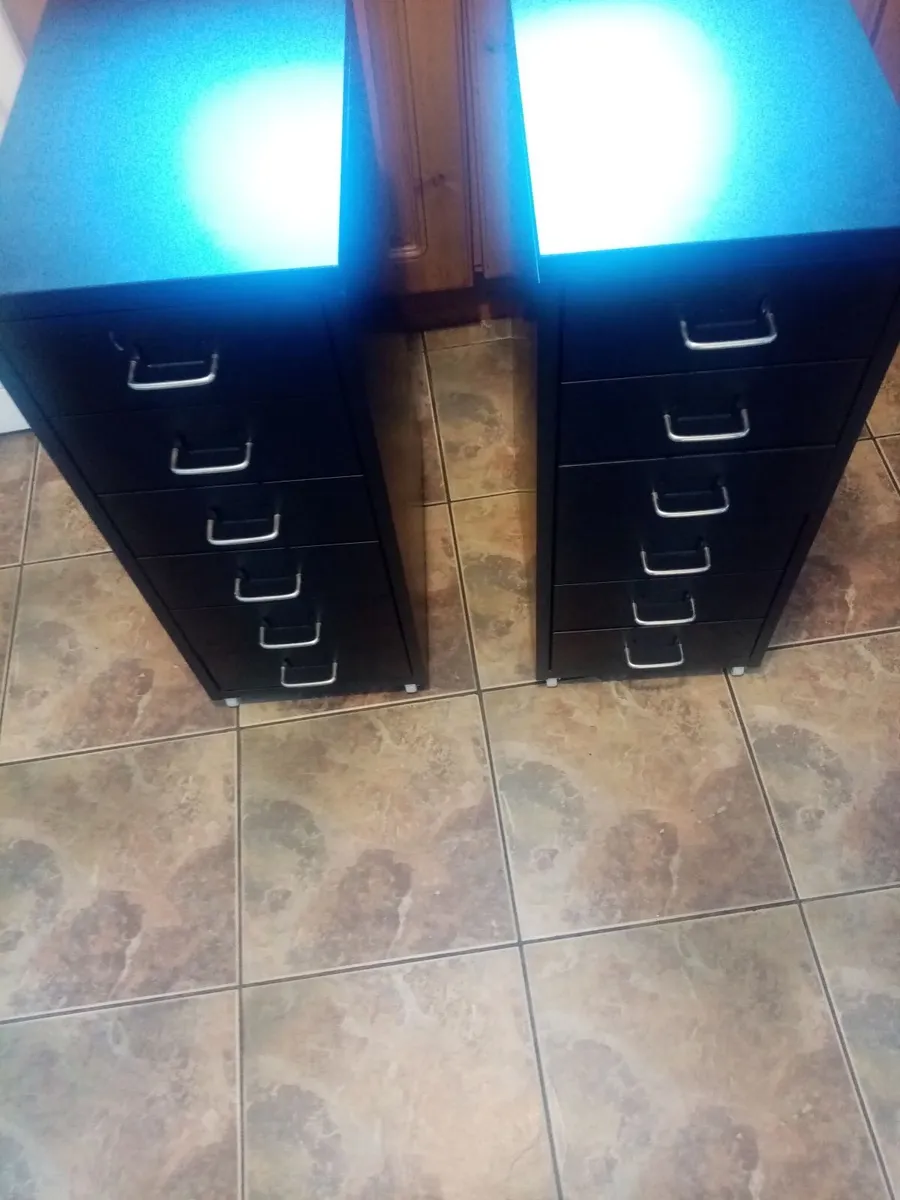 2 matching Cabnets - Image 3