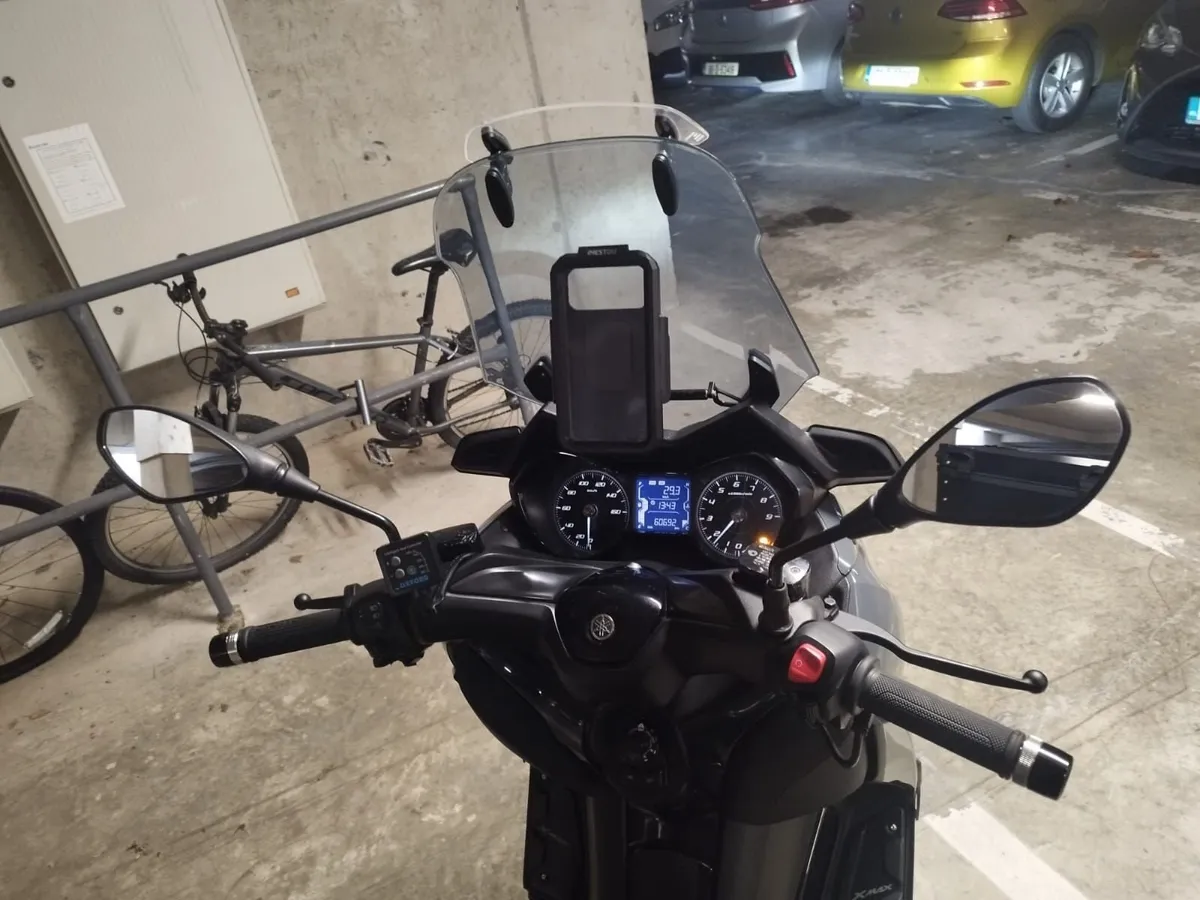Yamaha XMAX 300 Excellent Condition & Fully Loaded - Image 3