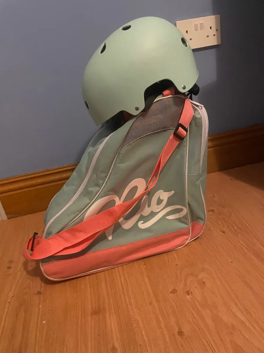 Roller Rio Skates, bag and helmet - Image 4