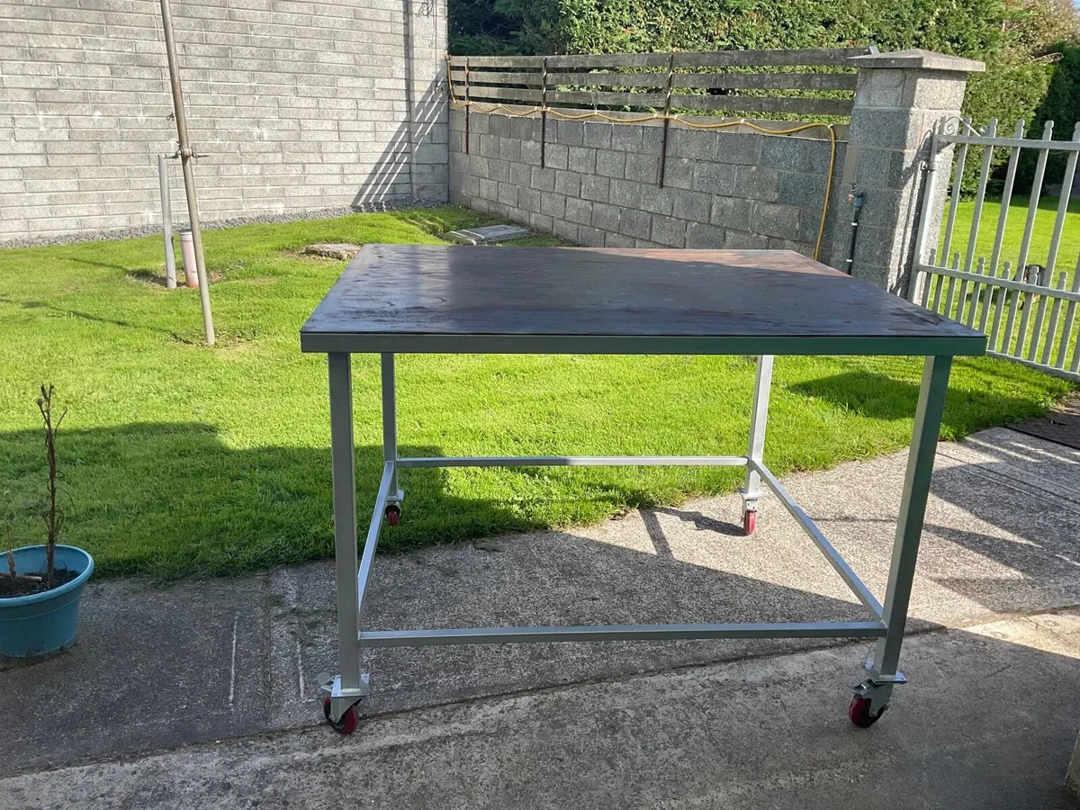Steel work bench