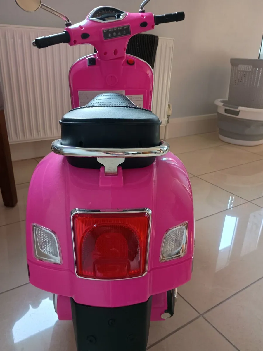 Electric Vespa - Image 4