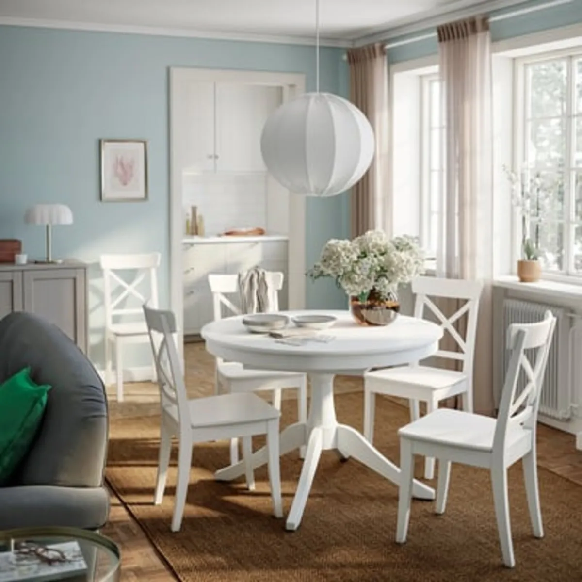 Round table - Image 2