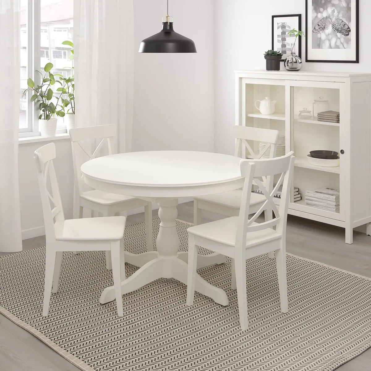 Round table - Image 1