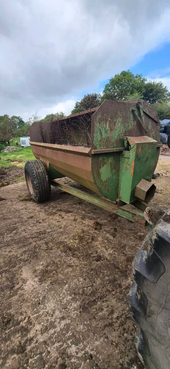 Dung Spreader For Sale - Image 1