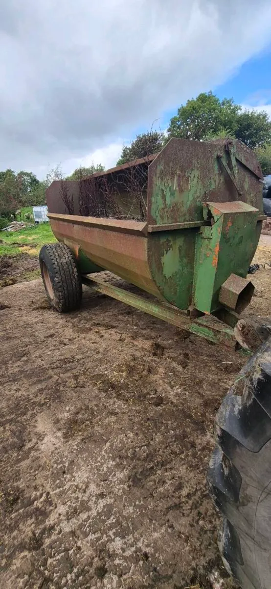 Dung Spreader For Sale - Image 2