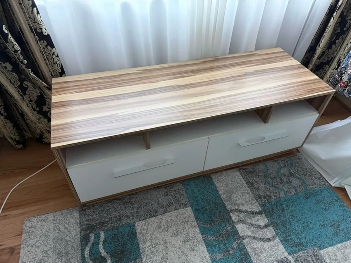 TV stand - Image 2