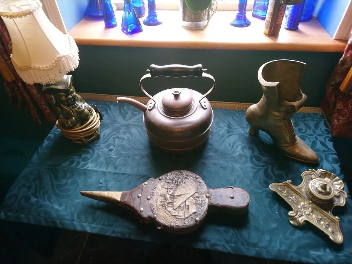 Collection of vintage items - Image 1