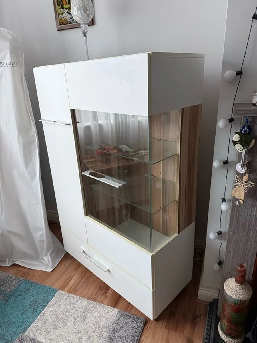 cabinet - Image 1
